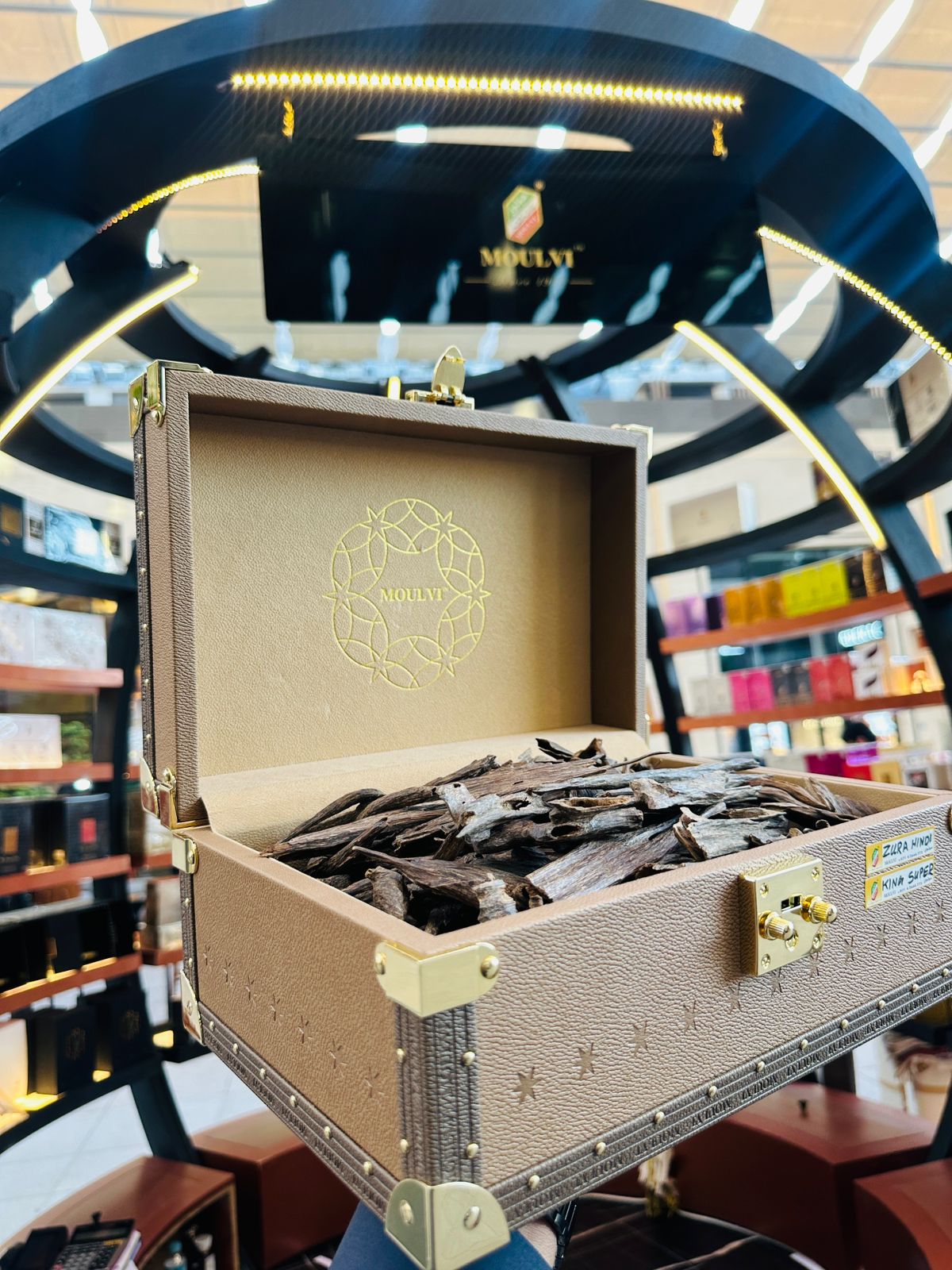 The Timeless Power of Oud: Why Oud Defines Arabian Luxury – Moulvi